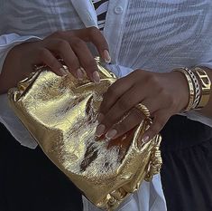 Gold purse, gold accessories Gold Bag, Nagel Inspo, Rich Kids, Golden Girl