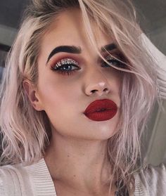 Makeup Bibir, Fantastic Flowers, Red Lipstick Makeup, Red Lip Makeup, Cat Eye Makeup, Beauty Make-up, Red Makeup