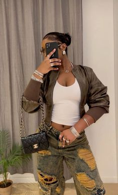 Fashion Killa Classy, Posing Ideas For Women, Tomboy Femme, 20k Followers, Downtown Outfits, Classy Casual Outfits, Fly Girl, Cute Swag Outfits, Gaming Clothes