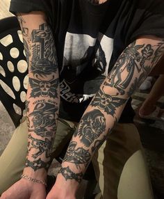 Traditional Blackwork Tattoo Sleeve, Black Work Traditional Tattoo, Black Traditional Tattoo Sleeve, Tattoos Heaven, Black Work Sleeve, Ted Tattoo, Black Traditional Tattoo, Traditional Tattoo Black And Grey, Zombie Tattoos