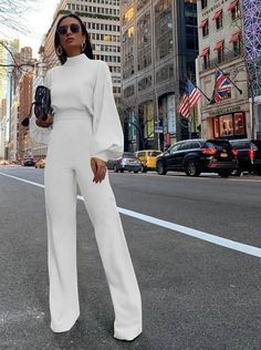 It is difficult to imagine a more stylish and comfortable white outfit for daily trips to shopping or to a restaurant, to a meeting with friends. Comfortable loose trousers and the same lightweight casual jacket give you a great time in company.  #woman #trend #style #white #look #outfit Pantsuit Wedding, All White Outfit, Mode Inspo, Dress Silhouette, Business Outfits, White Outfits, White Pants