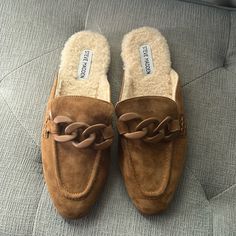 Brand New Never Worn Chic Mules With Textured Footbed And Round Toe, Chic Round Toe Mules With Textured Footbed, Chic Cushioned Slippers With Round Toe, Chic Slippers With Cushioned Footbed And Round Toe, Chic Brown Round Toe Slippers, Steve Madden Mules, Shoes Steve Madden, Steve Madden Shoes, Steve Madden