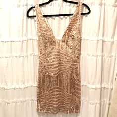 Nwot Rose Gold Sequins Dress. Says Medium But I Think Small. 31 1/3 From Shoulder Seam To Hem 15 1/2 Arm Hole Across Gold Sequins Dress, Rose Gold Sequin Dress, Sequins Dress, Gold Sequin Dress, Rose Gold Sequin, Gold Sequins, Hoco Dresses, Sequin Dress, Pretty Dresses