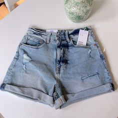 Nwt H&M Conscious Distressed Shorts Mom Shorts Ultra High Waist Cute Distressing On The Front And One Of The Back Pockets H&m Relaxed Fit Bottoms, H&m High Rise Relaxed Fit Bottoms, Trendy H&m Shorts With Pockets, Trendy H&m Denim Bottoms, Trendy H&m Bottoms For Spring, H&m High Rise Shorts For Summer, H&m High-waisted Shorts For Spring, H&m High Rise Jeans For Summer, H&m Mid-rise Summer Shorts