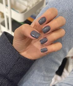 Autumn Grey Nails, Round Grey Nails, Purplish Gray Nails, Squoval Dark Nails, Gel Real Nails Ideas, Gray Nail Polish Ideas, Cold Weather Nail Colors, Short Gray Nails With Design, Grey Nail Color Ideas