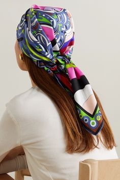 Inject a playful pop of color to any look with PUCCI's scarf. It's been made in Italy from lightweight silk-twill and patterned with the label's signature mood-boosting swirls. Knot it around your neck or the top handle of a tote. Scarf Street Style, Pucci Pattern, Pucci Scarf, Pattern Scarf Silk, Pucci Print, Silk Neck Scarf, Silk Twill Scarf, Hair Scarf, Patterned Scarves