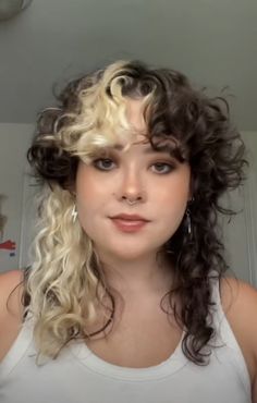 Alternative Haircuts For Curly Hair, Short Curly Jellyfish Haircut, Half And Half Hair Color Curly, Bleached Bangs Curly Hair, Jellyfish Curly Hair, Curly Hair Jellyfish Haircut, Curly Jellyfish Cut, Curly Jellyfish Hair, Short Curly Colored Hair