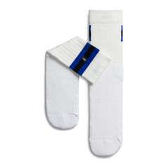 Men's Tennis Sock | White & Blue | On United States White Antimicrobial Functional Socks, Sporty White Fade-resistant Socks, Sporty Fade-resistant White Socks, White Go-dry Socks For Training, Sporty Antimicrobial Socks For Sports, White Sweat Resistant Socks For Athleisure, White Sporty Socks, White Sweat-resistant Athleisure Socks, White Sweat Resistant Athleisure Socks