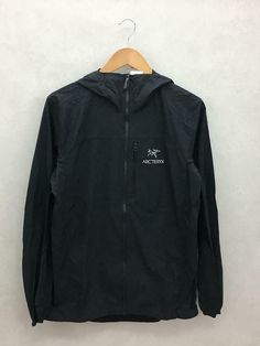 Description Brand : Arc'teryx Size : S Shoulder (cm) :   Width (cm) : 55.5    Length (cm): 67.5-73 Fabric : Nylon Condition Rank : B Comment : *Please check the image. 【Condition Rank】 S. Unused A. There is little damage or feel of use. B. There is some feeling of use C. It feels used and has some damage. D. It feels used and has a lot of damage. Shipping ・Economy Shipping (SAL with tracking number)  ・Standard Shipping(DHL ,Fedex ,EMS)   International Buyers - Please Note: Import duties, taxes, Arc’teryx Aesthetic, Arcteryx Jacket Green, Blue Arcteryx Jacket, Arcteryx Jacket, Arcteryx Atom Lt Hoody, Arc'teryx Squamish Hoody, Black Nylons, Hooded Jacket, Adidas Jacket