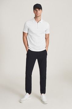 Consider investing in custom-fit golf trousers for a look that’s uniquely yours. Dad Outfits Casual For Men, White Tshirt Outfit, Dad Outfits, Boyfriend Outfit, Mens Fashion Blog, Mens Fashion Urban, Polo Shirt White