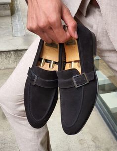 Suede Loafers Outfit, Loafers Outfit Summer, Leopard Print Boots, Loafers Outfit, Black Suede Loafers, Buckle Loafers, Suede Leather Shoes, Code Black, Black Leather Loafers