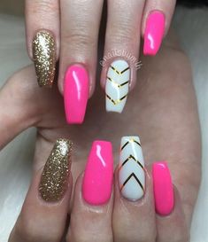 2024's Trendy Pink Nail Designs: Neon, Glitter, and Chic Almond Shapes Pink Gold Nails, Chevron Nail Art, Hot Pink And Gold, Chevron Nails, Art Valentines, Pink Gel Nails, Gold Chevron