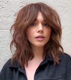 Curtain Bangs For Round Face, Corte Shaggy, Trendy Haircuts Medium, Messy Haircut, Bangs For Round Face, Round Face Shape, Hair With Bangs, Round Face Haircuts, Haircuts For Medium Hair