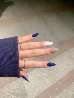 #blue #nails #bluenails #unhas #azul #unhaazul Nails Inspo Blue, Azul Nails, Nails Blue And White, Winter Nail Art Designs, Winter Nail Art, Winter Nail, Nail Art Inspiration, Chic Nails