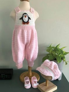 This sporty outfit is suitable for baby girls and baby boys. It includes instructions for bubble overalls, a cropped jacket, Dutch boy cap, boy’s shoes, girl’s Mary Jane's, a pumpkin appliqué, and a penguin appliqué. It is designed to fit 4-5 months and ... Crochet Overalls, Newborn Crochet Patterns, Baby Dress Pattern, Sporty Outfit, Overalls Outfit, Sister Outfits, Baby Rompers, Crochet Patterns Free Blanket