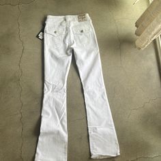 White Mid-Rise Distressed Bootcut Jeans Size 26 // They Fit True To Size Originally $179 White True Religion Jeans, White Mid-rise Cotton Flare Jeans, True Religion Zip Up, True Religion Shirt, True Religon Jeans, True Religion Jeans, True Religion, Bootcut Jeans, Jeans And Boots