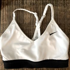 Never Worn Like New Cute Gym Outfits, Teen Clothes, Clothing Pieces, Gym Outfits, Workout Outfits, Nike Sports Bra, Nike Sports, Nike White, Manado