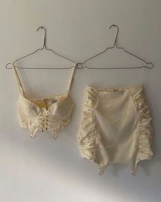 ♡pinterest~kaeylaa♡ Diy Vetement, Museum Collection, Mellow Yellow, Corsets, Look Fashion