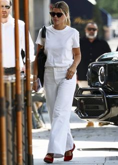 Shop the 7 Basics Sofia Richie Always Has in Her Wardrobe | Who What Wear Chic Outerwear, Estilo Hippie, Sofia Richie, Outfit Look, Basic Outfits, Red Shoes, Spring Summer Outfits