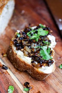 Closeup of Brie appetizer with shallots and fresh herbs on baguettes Brie Toast, Brie Crostini, Crostini Appetizer, Toasted Baguette, Honey Drizzle, Brie Appetizer, Crostini Appetizers, Caramelized Shallots, Olive Bread