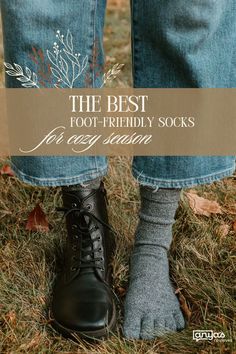 Cozy up this fall with anatomical socks 🧦 that allow for a natural toe splay. 👣 This comprehensive guide covers all the sock brands I love – including regular socks, toe socks, and leg warmers. There is something for everyone, for cozy season and all year through!  #CozySeason #FallFashion #ToeSocks #AnatomicalSocks #BarefootShoes #AnyasReviews Airplane Workout, Socks And Leg Warmers, Best Barefoot Shoes, Traditional Socks, Barefoot Boots, Tall Boot Socks, Basic Wardrobe Essentials, Low Cut Shoes, Chunky Knitting Patterns