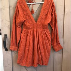 Free People Dress Size Small Rust Color Tassel Tie Back Deep V Neck, Long Sleeves Nwt Spring Date Night Mini Dress With Tassels, Casual Long Sleeve Tie Back Dress, Casual Long Sleeve Tie-back Dress, Spring V-neck Mini Dress With Tassels, Spring Long Sleeve Dresses With Tassel Ties, Long Sleeve Beach Dress With Tie Back, Long Sleeve Beach Dress With Tassel Ties, Beach Long Sleeve Dress With Tie Back, V-neck Brunch Dress With Tassels