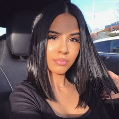 What do you think of this 14-inch BOB?💋💋💋factory cheap price with store coupon DHL worldwide shipping😍😍😍😘Link tagged in the post. ✨✨Use this coupon code "PIN28" for more discounts.#rosehair #hairdo #summerhair#humanhair#fashion#hairtutorial #hairstyle#hairline#gorgeous #blackgirlmagic Straight Cut Bob, Straight Wigs, Penteado Cabelo Curto, Human Hair Lace Wigs, Trending Hairstyles, Straight Human Hair, Straight Wig, Shoulder Length Hair