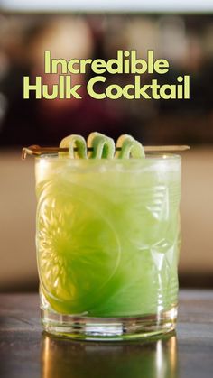 The Incredible Hulk cocktail has a unique combination of flavors. Master the fusion of Hpnotiq and Hennessy with our easy-to-follow recipe instructions. #IncredibleHulk #Cocktail Hennessy Drinks Recipes, Hennessy Cocktails, Hennessy Drinks, Hennessy Cognac, Ginger Cocktails, Beer Shop