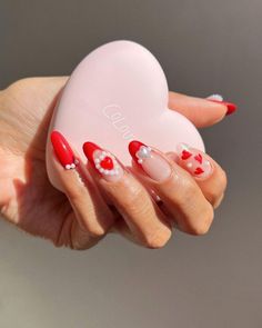 valentines day nail designs Pink French Manicure, Nails Valentine, Pearl Nail Art, Vday Nails, Sky Nails