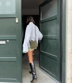 a fav fit Magnolia Parks Universe, Bar Outfits, Magnolia Parks, Bar Outfit, Fits Aesthetic, Ripped Boyfriend Jeans, Style Muse, Miniskirt Outfits, Paris Outfits