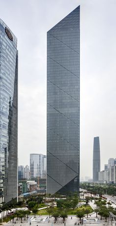 a very tall building sitting in the middle of a city with lots of buildings around it