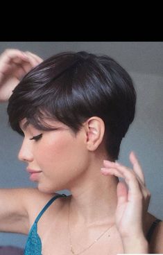 Short Hair Cuts For Teens, Women Pixie Haircut, Hair Plait, Plait Styles, Updo Easy, Hairstyles Anime, Hairstyles School, Short Hair Designs, Pixie Haircut Styles