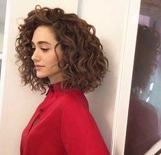 Curly Bob Haircuts, Haircuts 2020, Short Curly Bob Hairstyles, Curly Head, Pixie Bob Hairstyles, High Ponytail Hairstyles, Bob Haircut Curly, Eyeliner Makeup, Top Hairstyles