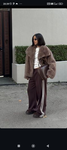 Faux Fur Coats Outfit, Fashion Aesthetics, Petite Fashion, Casual Style Outfits, Fall Trends, Winter Wardrobe, Casual Style