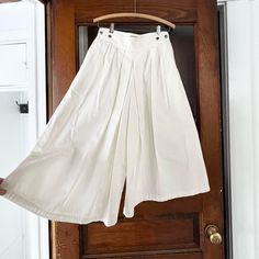 Rare Deadstock 80s Vintage Ll Bean White Denim Culotte Gaucho Pants Jeans Made In Usa 100% Cotton Tag Size 10 -- See Measurements For Accuracy! Style 2107 White / 9503 Side Snaps On Sides Of Waist Make Waist Adjustable Cute Tapered Waist, Pockets, Wide Legs, Fit Is So Cute Deadstock, Never Worn, Perfect Condition, Crisp And Clean! 13.5" To 14.5" Across High Waist 18.5" Inseam 14.5" Rise L L Bean Jean Cotton Culottes Gauchos Minimal Capri High Waisted Palazzo Leg Twill High Waist Cotton Wide Leg Pants For Daywear, Vintage Cropped Leg Summer Bottoms, Vintage Cropped Leg Bottoms For Summer, High Waist Cotton Culottes For Spring, Vintage Wide Leg Bottoms For Spring, White Cotton Wide Leg Culottes, Chic High Waist Cotton Culottes, Chic High-waist Cotton Culottes, Spring Vintage Wide Leg Bottoms