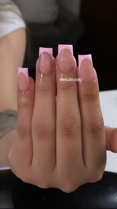 Short nails
French tip nails
Glitter nails Light Pink Short Acrylic Nails Designs, Pink Small Nails, Cute Frenchies Nails, Acrylics Short Square, Pink French With Glitter, Short Pink Tip Nails, Shorties Nails Square Spring, Pink Tips With Glitter, Short Pink French Tip Acrylic Nails