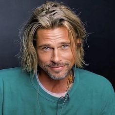 Brad Pitt Long Hair, Brad Pitt Haircut, Brad Pitt Style, Brad Pitt Hair, Guy Haircuts Long, Mens Hairstyles Medium, Men's Long Hairstyles, Long Hairstyle, Surfer Style