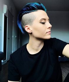 Styles Of Braids, Short Pixie Haircuts For Women, Blue Braids, Pixie Haircuts For Women, Short Hair Model, Braids For Medium Length Hair, Mohawk Hairstyles, Pixie Hair, Top Hairstyles