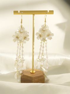 Cute Flower and faux pearl long dangle earrings, White Fairy Flower Earrings, Dainty Floral earring, Gift for her， gift for mum How to choose closure: 🌸Stud-  for Pierced ears: *14k/18k gold plated (ball + bar/or just ball part, will be sent randomly ) +Silver bar part, if you would like a specific kind of them please feel free to contact me. * Comes with a pair of earring back stoppers (metal +rubber, like the photo) * Comes with a polishing cloth, if you pay for gift wrap as well, only one po Planet Earrings, White Fairy, Food Earrings, Vintage Style Earrings, Earring Gift, Silver Bar, Animal Earrings, Gift For Mum, Long Dangle Earrings