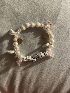 stray kids hyunjin bracelet skz jinnie hwang hyunjin White Kpop Name Bracelet As Gift, White Kpop Style Name Bracelet Gift, Kpop Style White Jewelry For Friendship, Personalized White Kpop Style Name Bracelet, White Personalized Kpop Jewelry, Personalized White Kpop Jewelry, White Personalized Kpop Style Jewelry, Kpop Style White Jewelry With Letter Beads, White Kpop Style Jewelry With Letter Beads