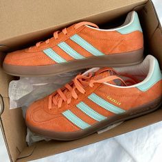 Sneakers Adidas Gazelle Limited Resell Orange Sambas, Orange Samba, Samba Fashion, Satellite Stompers, Fashion Stockholm, Fits Ideas, Shoes Orange, Macklemore, 2024 Style