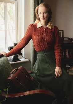 Vintage Modest Outfits, Jumper And Skirt, 1940s Fashion Women, Backpack Aesthetic, Vintage Jumper, Vintage Silhouette, 40s Fashion, Winter Skirt, Pine Green