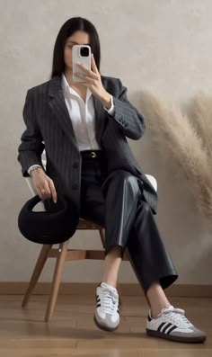 Formal Sporty Outfits, Fall Travel Outfit, Capsule Wardrobe Women, Casual Fashion Trends, Look Formal, Business Outfits Women, Woman Suit Fashion