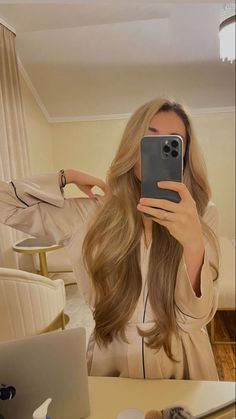 Healthy Blonde Hair, Haircuts For Long Hair With Layers, Honey Blonde Hair, Long Dark Hair, Blonde Hair Inspiration, Long Layered Hair, Haircuts For Long Hair, Hair Inspo Color, Dream Hair