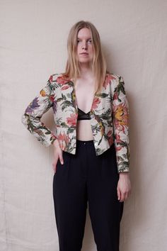 "Vintage beige linen jacket featuring a beautiful floral print and a cropped silhouette. It has shoulder pads and faux pockets. In excellent condition. BEST FIT: UK 8-10 / US 4-6 / EU 36-38 depending on desired fit. Model is 6 foot tall and size 12 (UK). MEASUREMENTS Shoulder to shoulder: 42 cm / 16.5\" Bust: 96.5 cm / 38\" Waist: 89 cm / 35\" Length: 48 cm / 19\" Sleeve: 57 cm / 22.5\" MATERIAL: 100% Linen Message us if you have any questions or would like a quote for multiple items' shipping.  FREE UK SHIPPING on orders over £100 - use the code LUCKYUK at checkout." Linen Blazer Outfit, Without Bra, Size 12 Uk, Linen Crops, The White Stripes, Floral Blazer, Linen Jacket, Printed Blazer, Vintage Linen