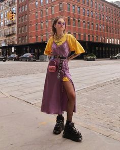 Luíza Schiavini on Instagram: "brazilcore existe? 🇧🇷 #nyfw styling: @antonioschuback ph: @maryfrasso" Layer Outfits Fall, Quirky Cool Outfits, London Pride Outfit, Eclectic Punk Fashion, Quirky Layered Outfits, Punk Outfits Colorful, Brunch Outfit Alternative, Casual Outfits Nonbinary, Berlin Fashion Women