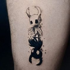 a black and white tattoo design on the back of a man's leg with an octopus