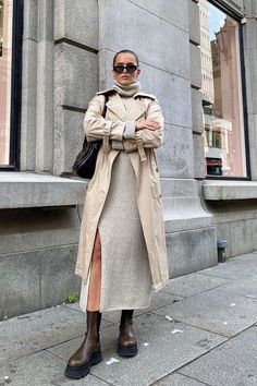 Dress With Blazer Outfit, Jackets To Wear With Dresses, Jacket With Dress, Dresses For Fall, Colorful Maxi Dress, Smart Jackets, Knitted Dresses, Zara Boots, Trench Dress