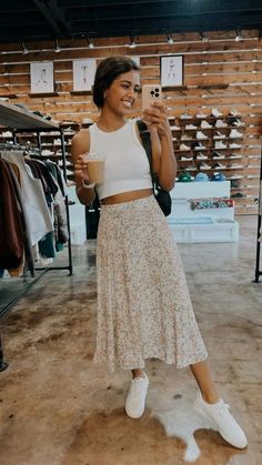 Flower Skirt Outfit, Surfergirl Style, Floral Skirt Outfits, Skirt Outfits Summer, Long Skirt Outfits, Cute Spring Outfits, Skirt Outfit, Summer Skirts