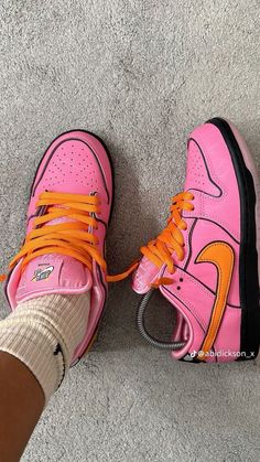 Pink Nike Dunks, Dunks Pink, Pink Sneakers Outfit, Shoe List, Nike Shoes (men), Trendy Shoes Sneakers, Jordan Shoes Girls, Pretty Shoes Sneakers